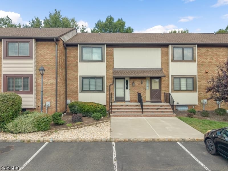 850 Robin Rd, Hillsborough Township