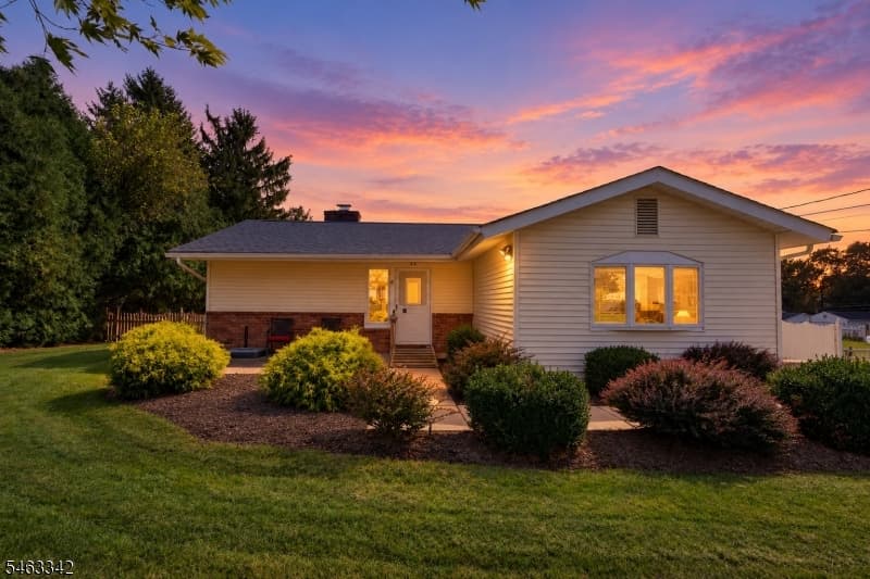 8 Fern Ave, Hamburg Borough