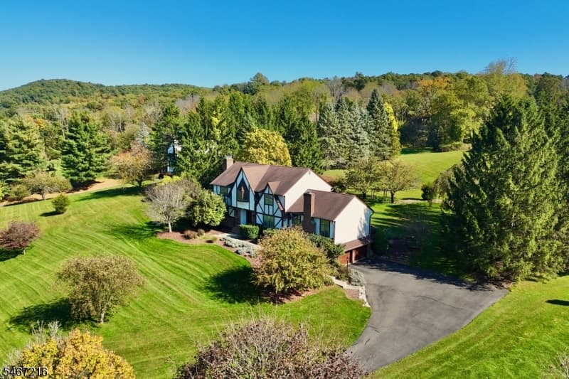 34 Deire Dr, Sparta Township