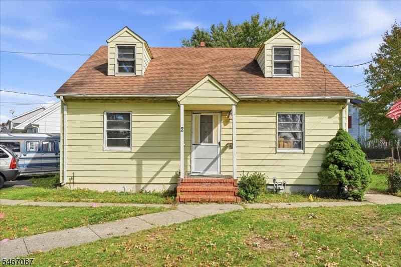 2 Dawn Dr, Clark Township