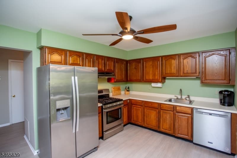 3 Munsee Trl, Branchburg Township
