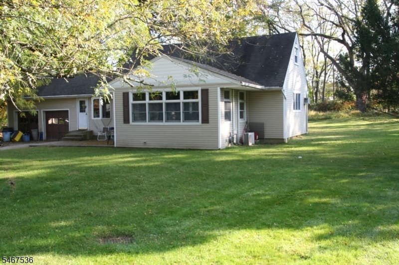 9 Robin Hood Rd, lead photo