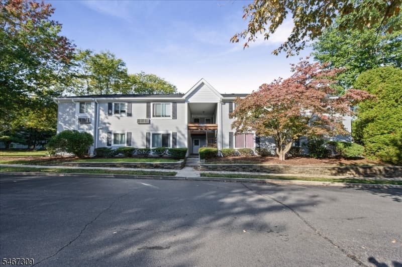 79 Eton Way, Franklin Township