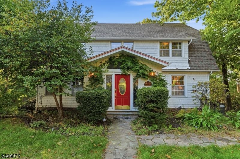 210 Leonia Ave, Leonia Borough