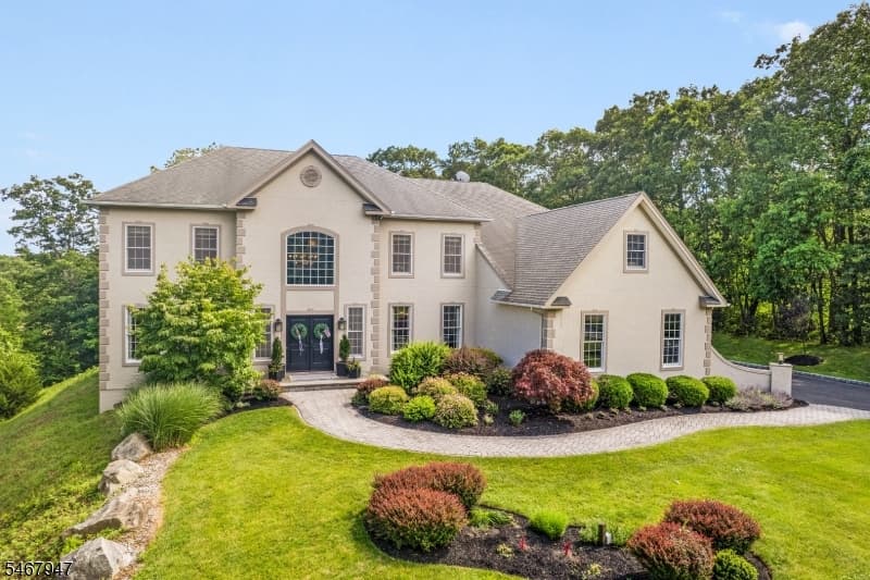 29 Crown View Ct, Sparta Township