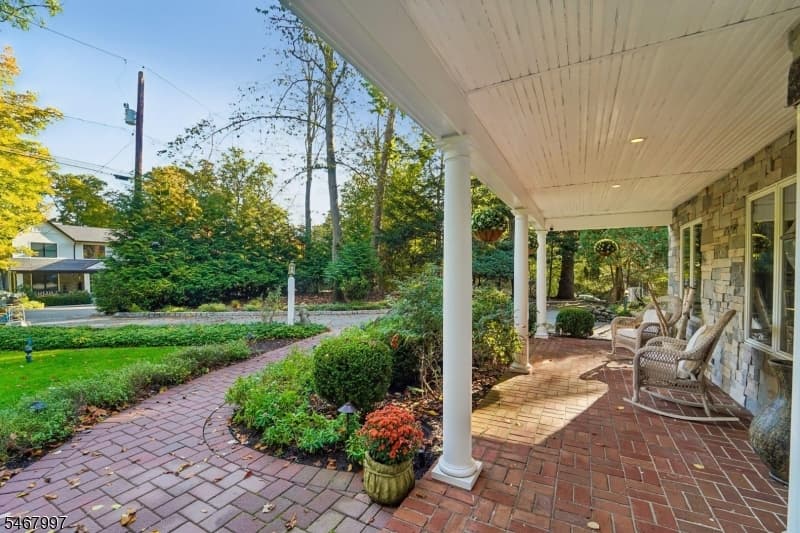 28 Parker Pl, Upper Saddle River Borough