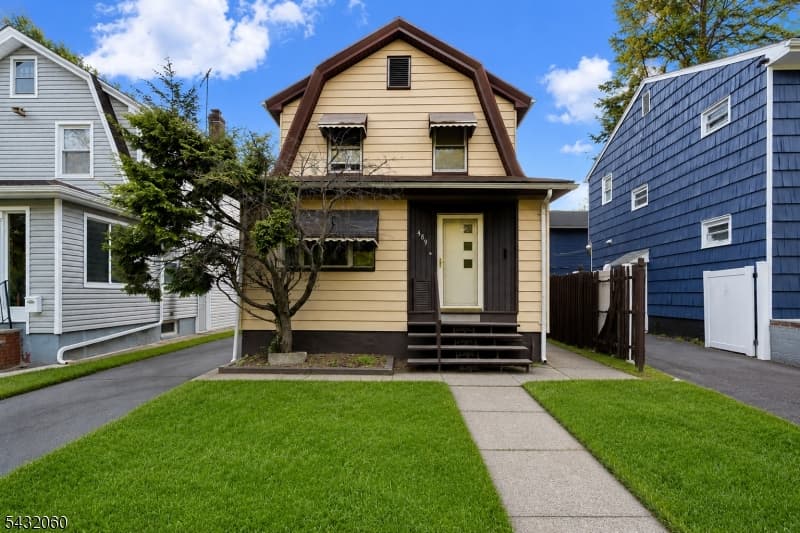 489 N Clinton St, East Orange City