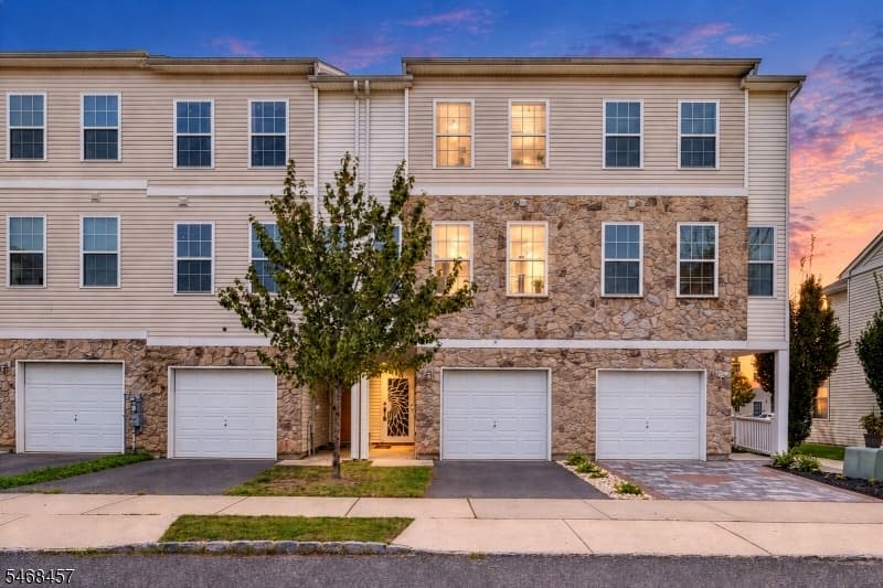 16 Paulina Pl, Franklin Township