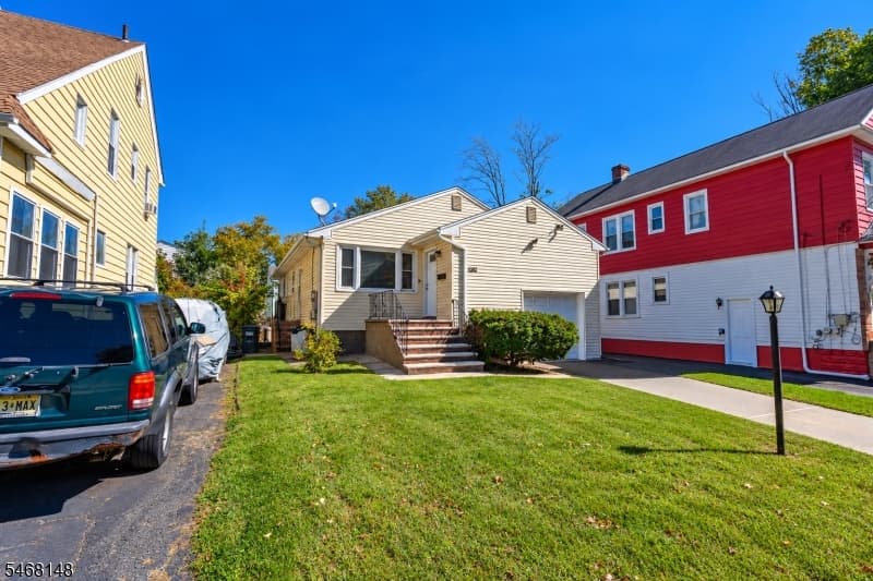 1107 Warren St, lead photo