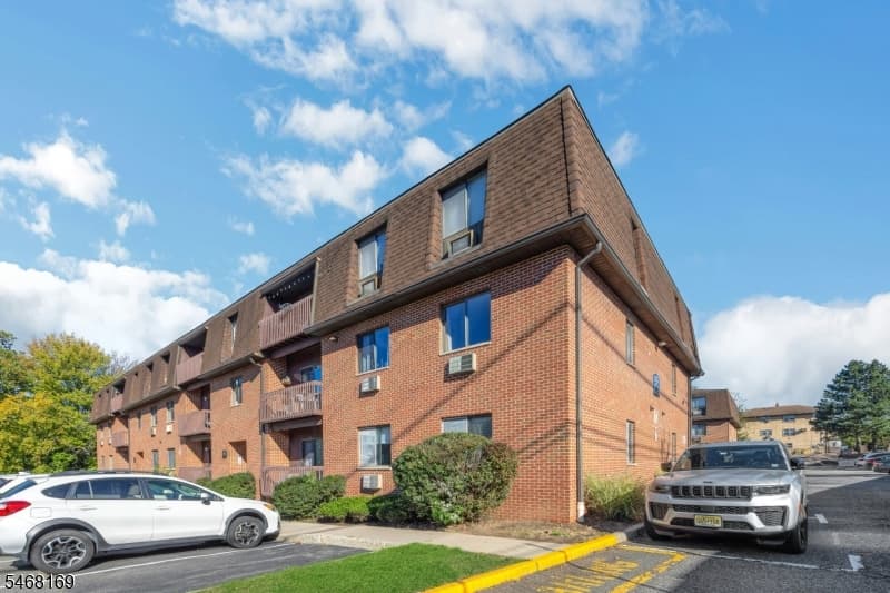 730 Mill St #F10, Belleville Township