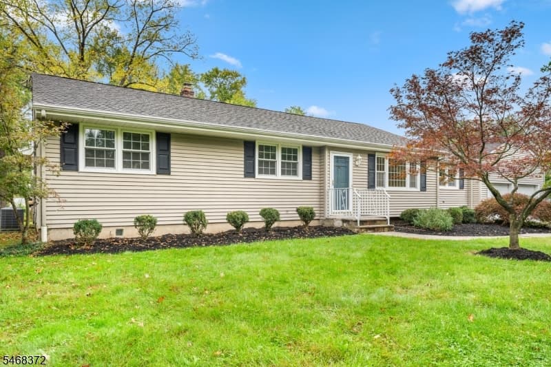9 Fieldhedge Dr, Hillsborough Township