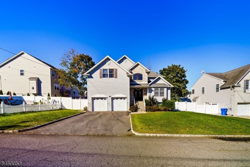 36 Fiume St, Woodbridge Township