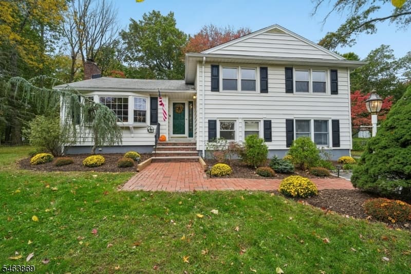 27 Karla Dr, lead photo