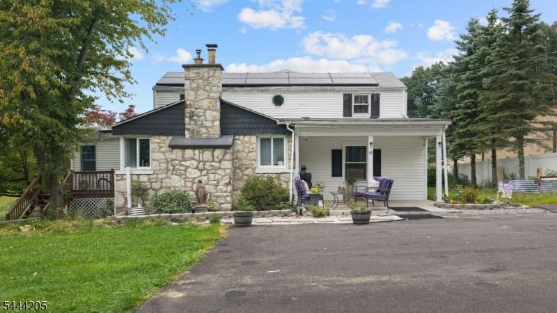 49 Hillcrest Dr, Liberty Township