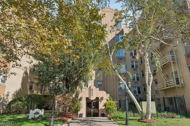 19 Lyons Ave #610, Newark City