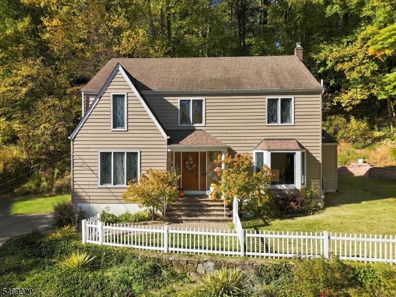 49 Raynor Rd, lead photo