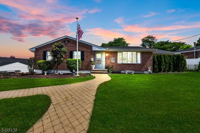 840 Lopatcong St, Belvidere Township