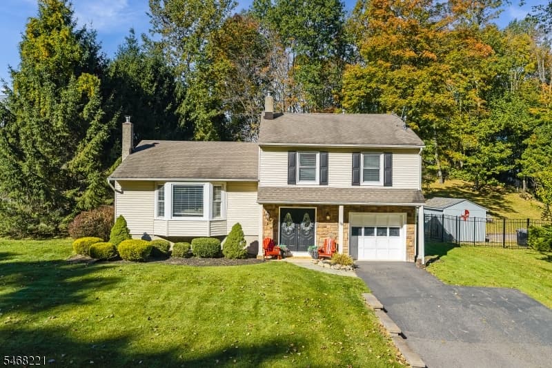 110 Valley View Trl, Sparta Township