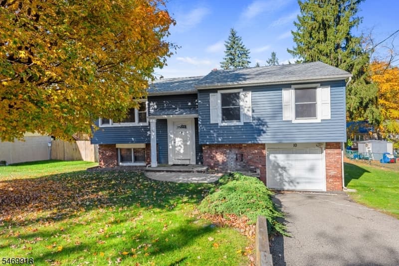 10 Barton Ln, Hopatcong Borough
