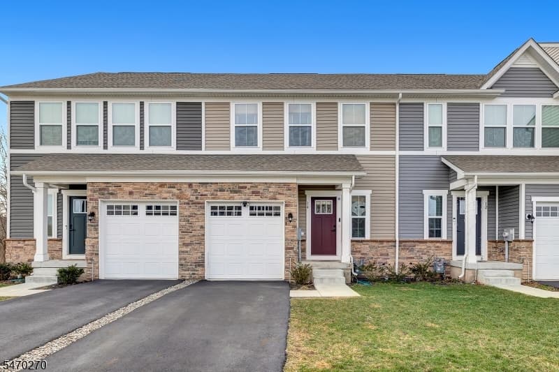 14 Pratt Ln, Lawrence Township