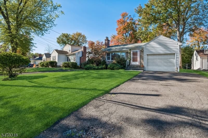 161 Baltusrol Ave, Springfield Township