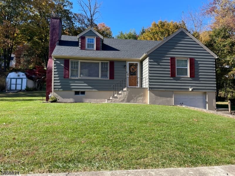 30 Lakeside Dr, Rockaway Borough