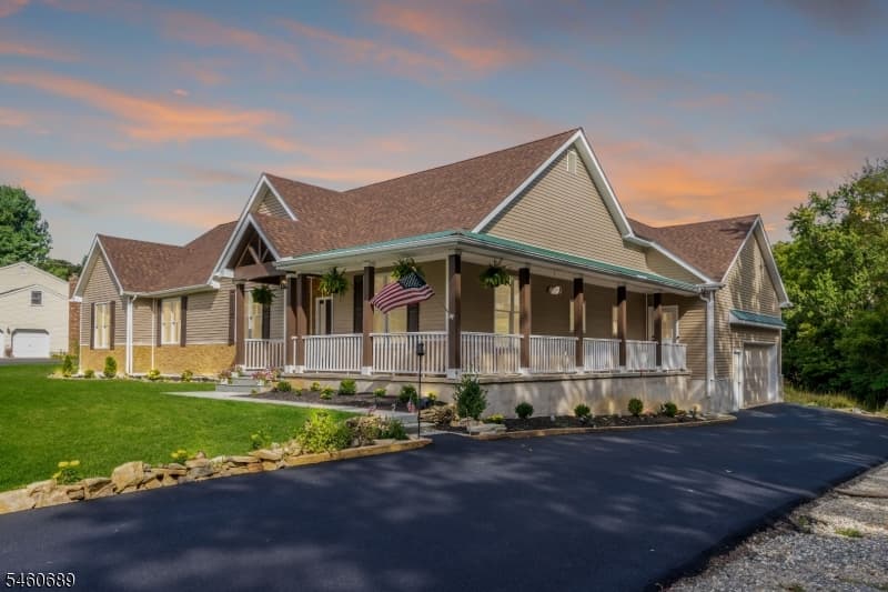 81 Belview Rd, Lopatcong Township