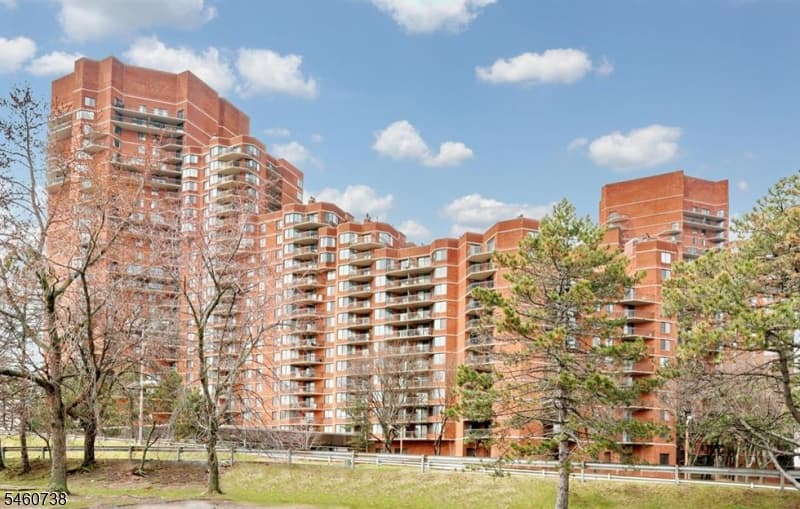 1020 Harmon Cove Tower #1020, Secaucus Town
