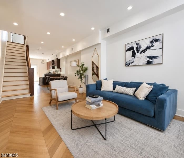 522 Martin Luther King Jr Dr, Jersey City