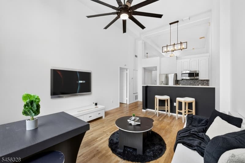 518 Gregory Ave 425 #425, Weehawken Township