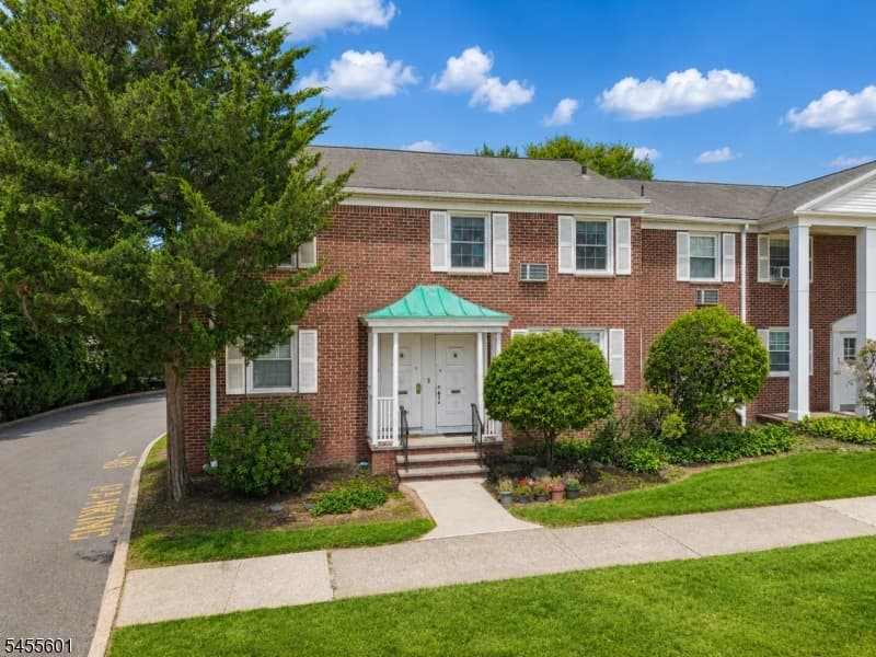 445 Morris Ave #2A, Springfield Township