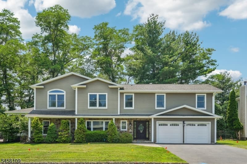 23 Chicopee Dr, Wayne Township