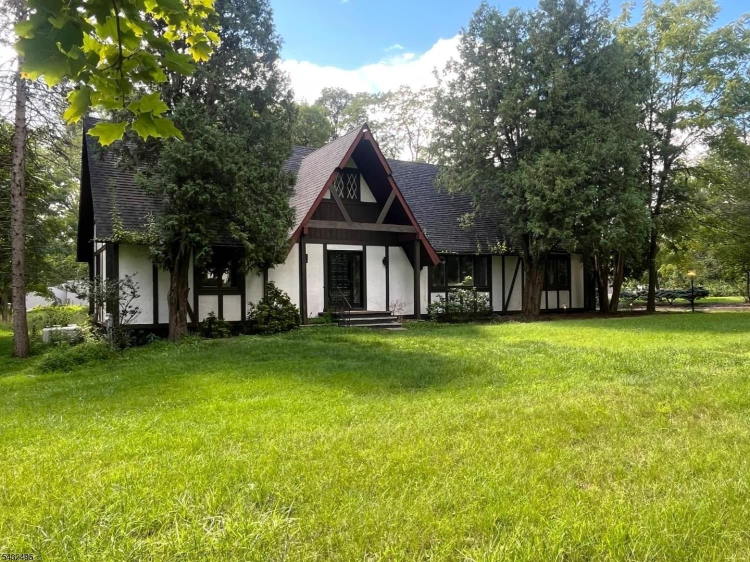 2 Twin Brooks Trl, Chester Township
