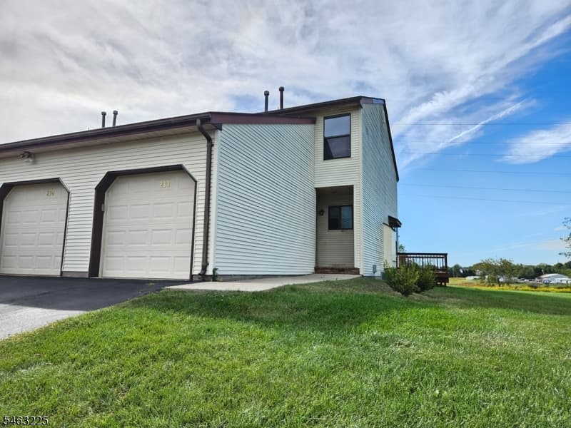233 Spruce Ct, Raritan Township