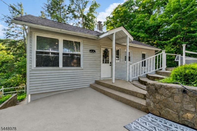 69 Roosevelt Ave, Jefferson Township