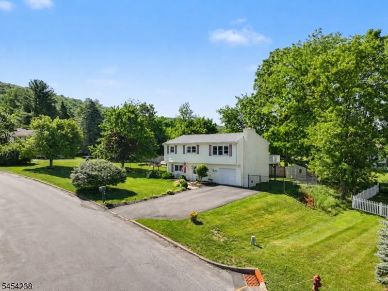 14 Bettino Dr, Ogdensburg Borough