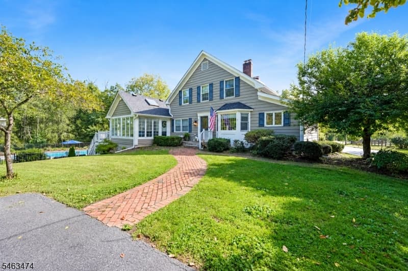 451 Delaware Rd, Hope Township