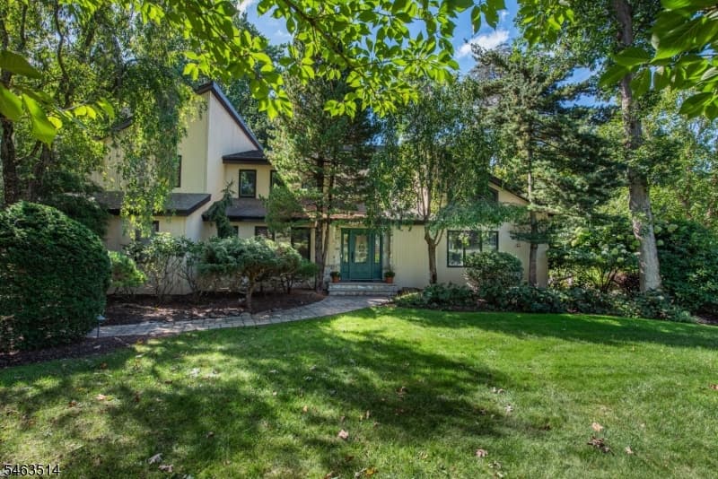 15 Mcdonough Pl, North Caldwell Borough