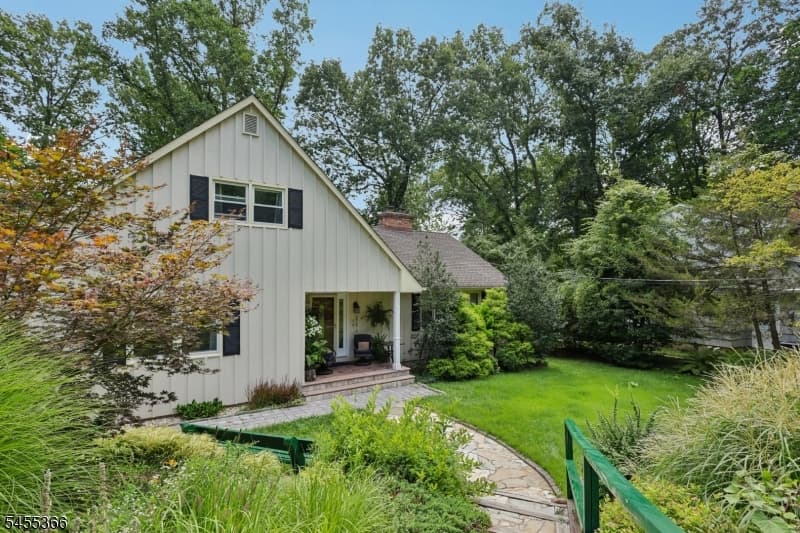 34 Forest Dr, Watchung Borough