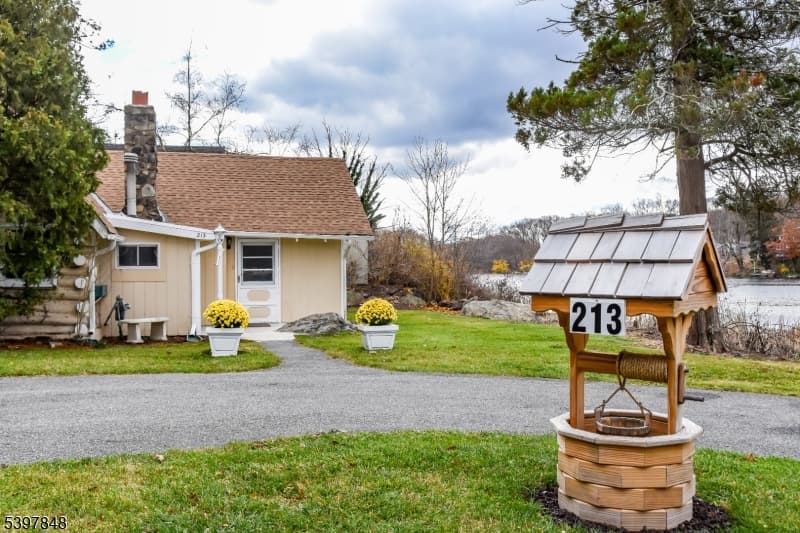 213 Otterhole Rd, West Milford Township