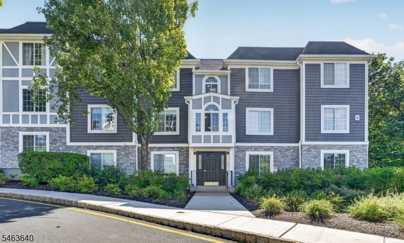 73 Village Drive #73, Morris Township