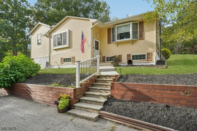 100 Cedar Lake Rd, Blairstown Township