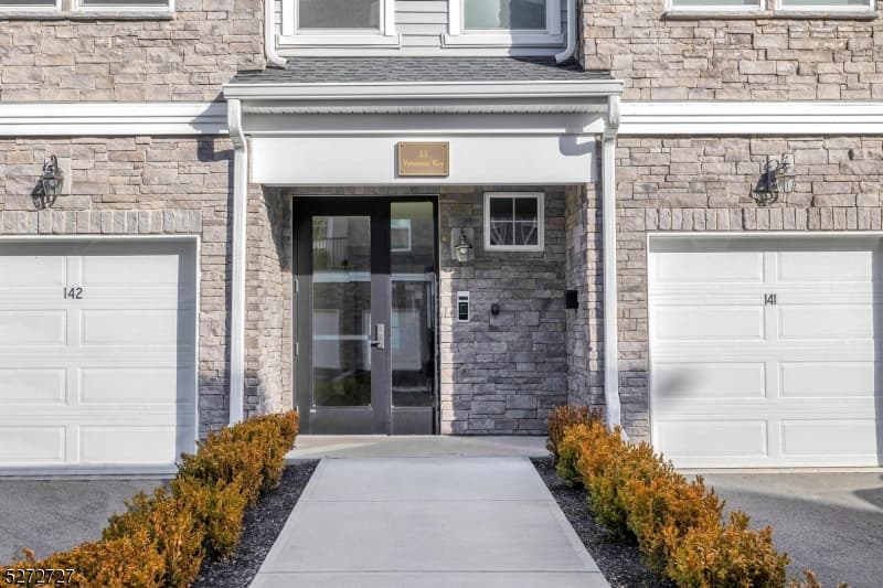 11 Veterans Way #121, Morris Plains Borough
