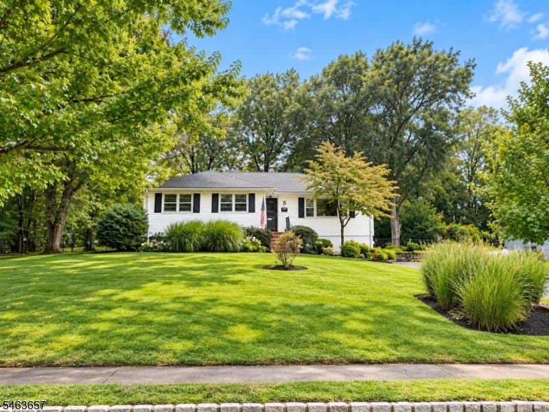 8 Country Club Ct, lead photo