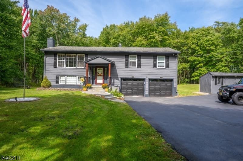 738 County Road 579, Raritan Township