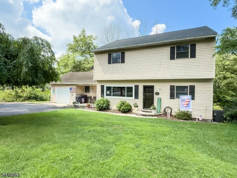427 Mount Hermon Rd, Hope Township