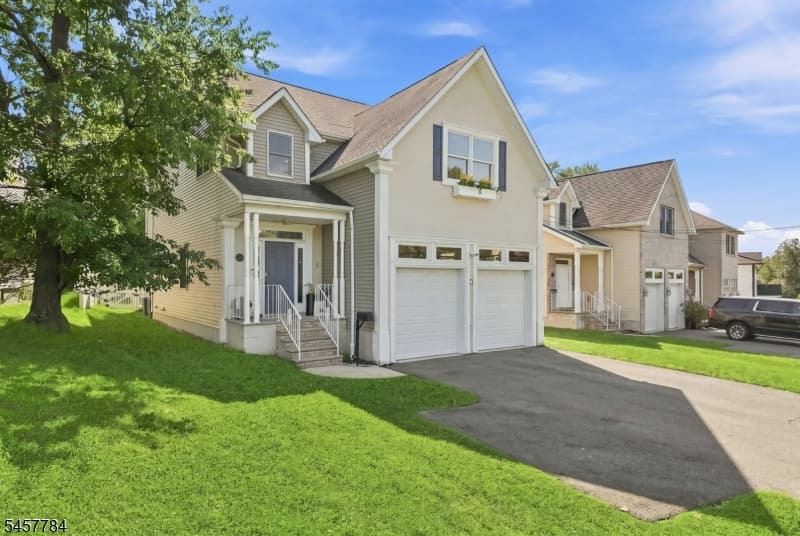 1627 Broad St, Bloomfield Township