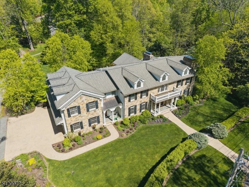 9 Bishops Ln, Millburn Township