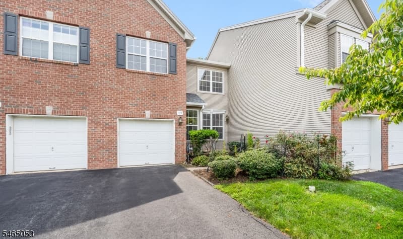 99 Warwick Rd, lead photo