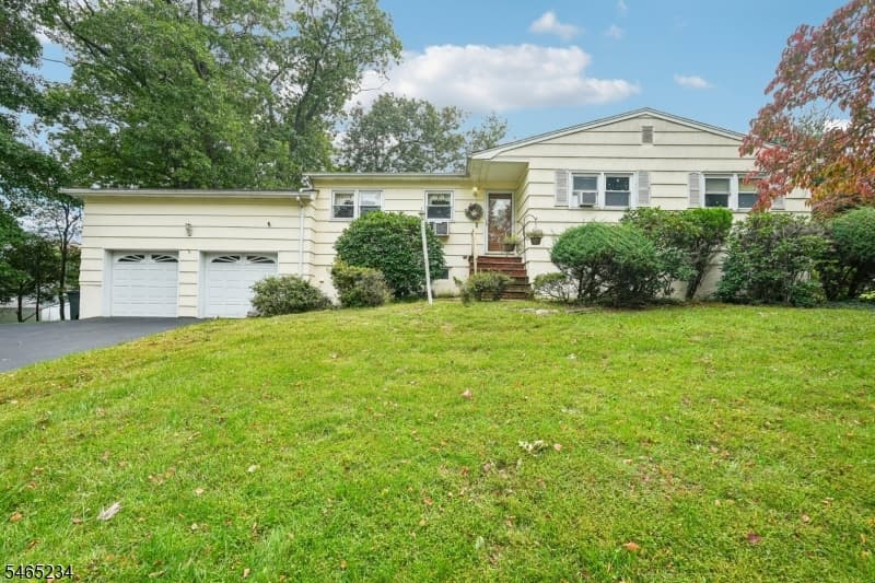 201 Kiwanis Dr, Wayne Township